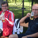 Ewald und Hans-Peter genießen die Spielpause