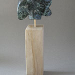 "Chêne"  ( Marbre vert des Alpes, pierre calcaire)  Hauteur 20 cm