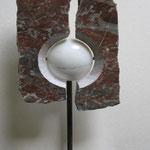 "Trou blanc"  (Marbre brun, marbre de Carrare, acier)  Hauteur 32cm  VENDUE