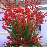 Bodenvase Tulpen und Ilex