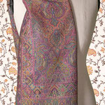 Châle "kani" du Cachemire, en laine rose, de 105 cm sur 210 cm.