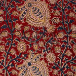 ... l'ensemble imprimé sur un tissu rouge alizarine. Dimensions des grandes fleurs : 9 cm de largeur sur 11 cm de hauteur.