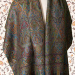 Châle "kani" du Cachemire, en laine vert ocré, de 105 cm sur 210 cm.