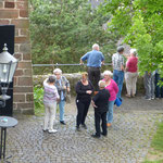 Auf geht's zur Erkundung der Burg Staufenberg (Foto: Hans Pfaff)