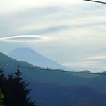 下山途中に富士の笠雲が