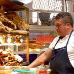 Chicharròn, der beliebteste Snack in Mexiko! Pure frittierte Schweineschwarte!