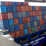 Unglaublich; 4800-5000 Container befinden sich hier drauf