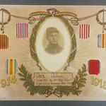 Portrait d'Albert Chez, médaillé de 1914-18. Tirage sur papier au gélatino-bromure d'argent, papier imprimé, médailles de tissu. Après traitement