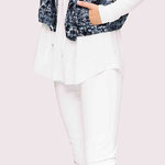 Jacket 916-8; Blouse 1039-102; Trousers 941-27