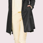 Coat 947-17; Pullover 931-21; Jogger 1017-21