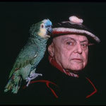 Pierre mac Orlan et son perroquet Dagobert