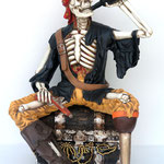 esqueleto sentado bebiendo