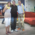 Heiko Kiera mit seiner Schwester und Hinnerk Baumgarten nach der DAS Show beim NDR im Juli 2013.