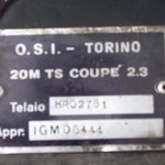 "O.S.I. - Torino" "20M TS Coupé" (2.3 wie hier oder 2.0), so steht es auf dem Typenschild im Motorraum