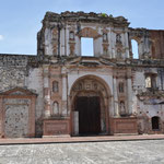 In Antigua gibt es unzählige Kirchen und Klöster.