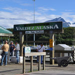 Welcome to Valdez, wo das Lachs-Fishing-Derby in vollem Gange war.