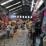 Der Markt in der Altstadt. Von Fisch über Fleisch, Souvenirs, Früchten und Gemüse - hier wird wirklich alles angeboten.