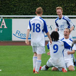 August 2013: Jubel über Robert Plichtas Tor, das den ersten Saisonsieg des VfL einleitet. Germania gewinnt 3:1 gegen Melle. 