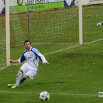 November 2012: Mit Glück und Geschick rettet der VfL einen Punkt bei Eintracht Nordhorn. Hier klärt David Bahne vor der Linie.