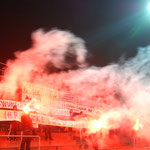 April 2013: Küstennebel! Vier Tage nach dem Hinspiel gegen Emden findet bereits das Rückspiel statt. Vor der Pause brennen nicht nur die VfL-Fans ein Feuerwerk ab (siehe Foto), sondern auch die Mannschaft auf dem Platz. Germania führt früh mit 2:0 bei Kic