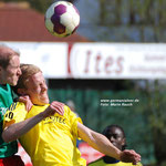 Mai 2013: Der VfL (hier: Henne Westermann) beißt auf die Zähne. Personell geht Germania schon seit Wochen auf dem Zahnfleisch. Beim 0:0 im Ostfriesland-Duell in Pewsum ist Leer trotzdem die bessere Mannschaft.