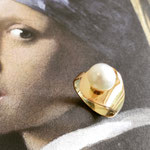 Ring met parel, van 'oud goud'