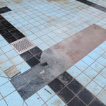 Ablösungen durch Spannungsabbau am Schwimmbeckenboden