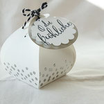 Eine hübsche silber heißgeprägte Schachtel von Nadine Hammes - http://www.stampinup.net/esuite/home/pummelhummel