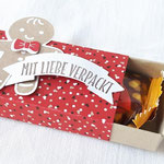 Eine hübsche Verpackung à la Streichholzschachtel mit kleinem Keks von Sarah - http://www.sarahs-stempelstübchen.de
