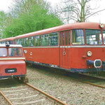 Motordraisine Karlchen und der VT 98 präsentieren sich im Museumsbahnhof Klein Mahner