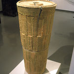 未来の遺物／Remain from the future／h100×w55×d55㎝／ceramic／2003