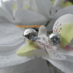 Bague oméga, serti zircon.