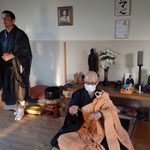 Ryuichi Osho and Harada Roshi in front of the altar