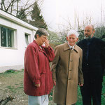 Marlies Grönwald, Bauhausschüler Heinrich Neuy, Ralph Herrmann am Bauhaus Musterhaus, Am Horn in Weimar