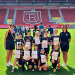 Winklarner Mädels mit Trainerinnen und Urkunde
