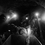 En el corazón de Cerro Rico, en Potosí, los mineros se juegan la vida casa día, trabajando en unas condiciones extremas