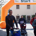 Bernd Hoche von den Dresdner Duchläufern auf der 9,5 km Strecke ...