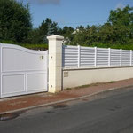 barrière blanche en PVC