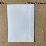 een envelop met een gegomde klep. Geschikt voor michinaal insluiten