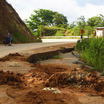 Der viele Regen verursacht auch in Peru Strassenschäden. Immer aufpassen beim Abwärts sausen.