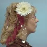 Brautfrisur mit handgefertigtem Haarschmuck