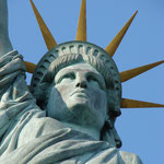 La Statue de la Liberté: Île aux cygnes à la hauteur du pont de Grenelle