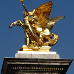 Pont Alexandre III: "Renomée de l'Industrie" 