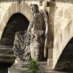 Pont des Invalides: "La Victoire Terrestre"