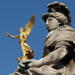 Pont Alexandre III: "La France de Louis XIV"