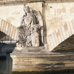 Pont des Invalides: "La Victoire Maritime"