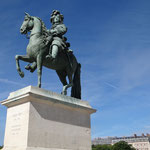 Statue de Louis XIV, Place des Armes