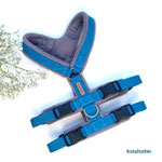 Sicherheitsgeschirr mit Brustlatz: GB: Petrol; Polsterung: Fleece grau