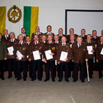5. v.l. EBI Johann Steinbauer und 11. v.l. EHLM Ernst Schmid erhilten für 40 Jahre Feuerwehrdienst eine Auszeichnung des Landes- NÖ