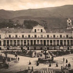 El Palacio y la Plaza Grande antes del monumento a la Independencia, cerca de 1900.